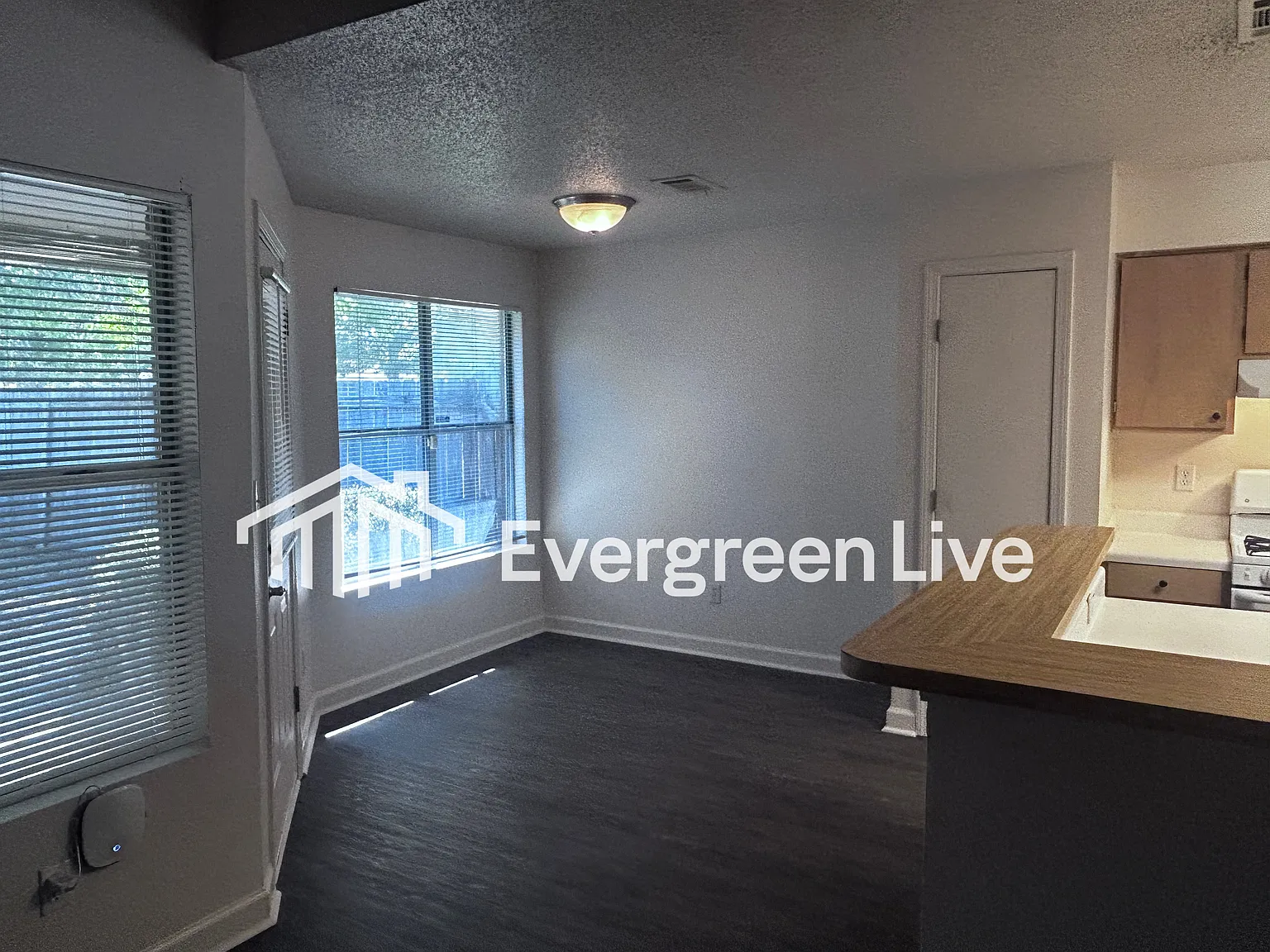 2 bed, 1.0 bath, 1249 sqft, $1,345 — Photo 2