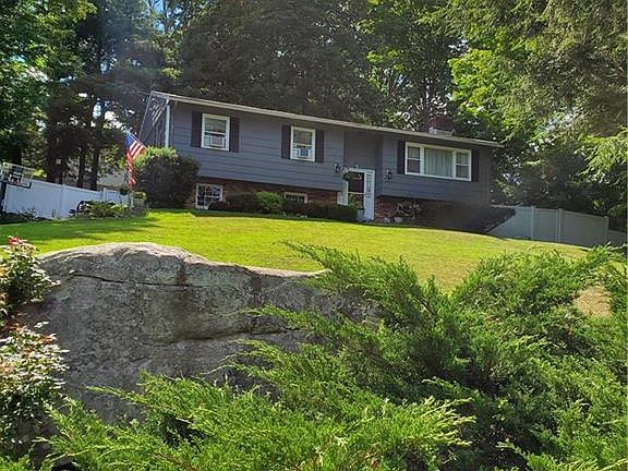 3rd image of 19 Collier Dr E