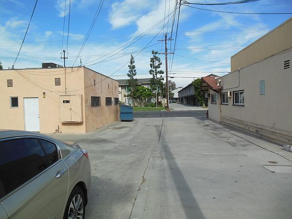 5th image of 9436 Flower St APT A