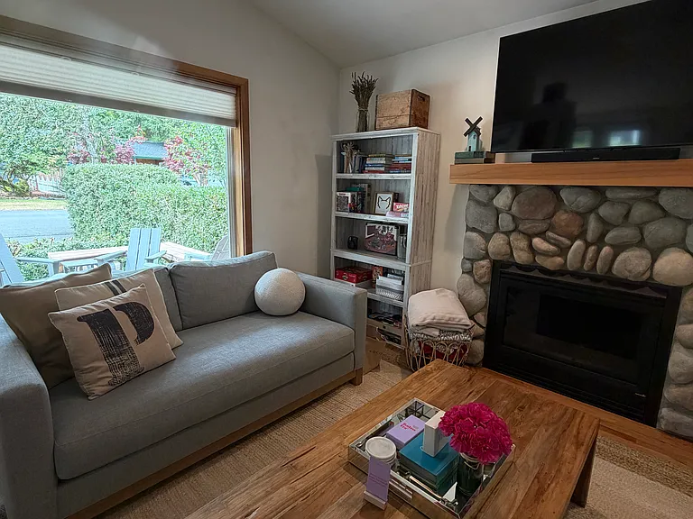 639 N Laurel St — Photo 7
