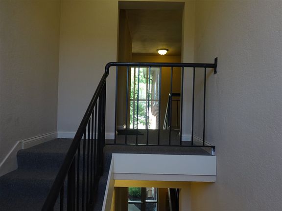 3rd image of 315 Grandview Ct
