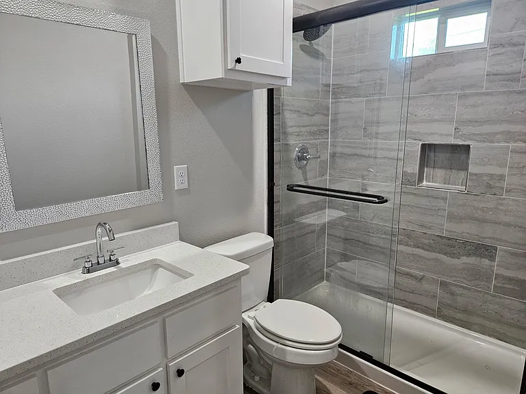 803 Jones St — Photo 3