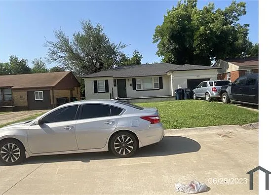 3 bed, 1000 sqft, $1,450 — Photo 2