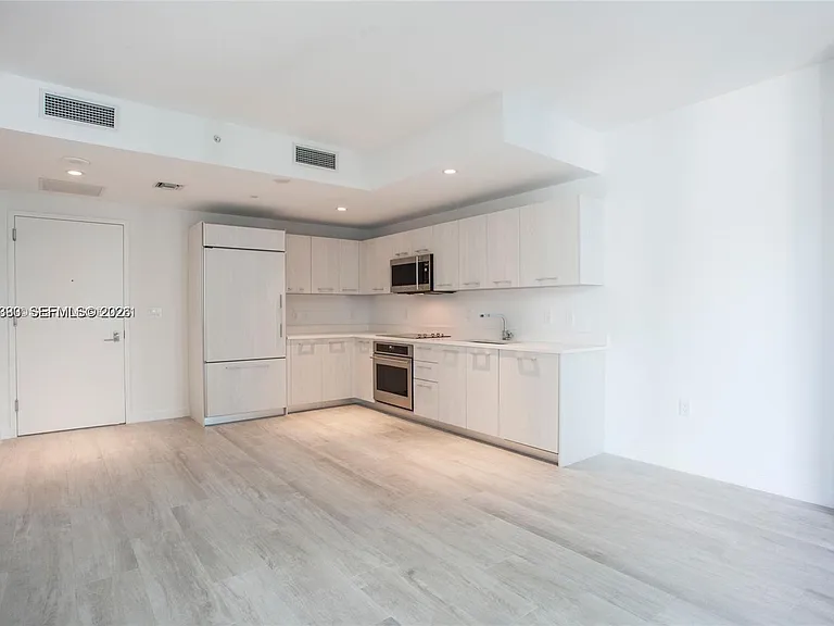 55 SW 9th St #1907 — Photo 4