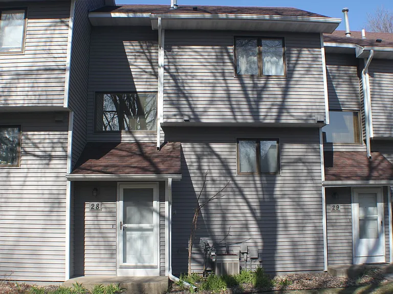28 Elton Ridge Ct NW — Photo 1