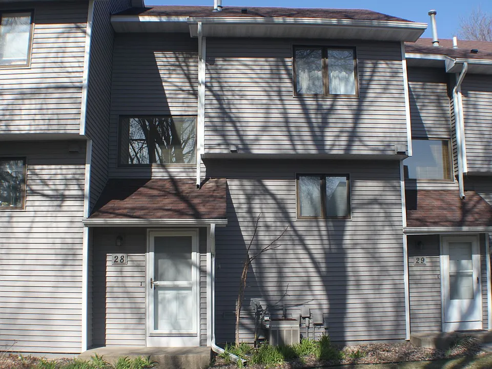 28 Elton Ridge Ct NW