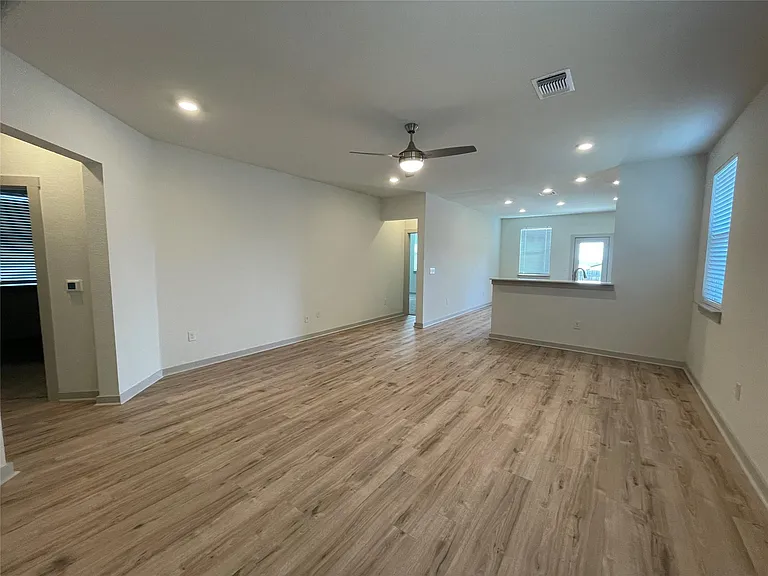 10713 Meris Ln — Photo 3