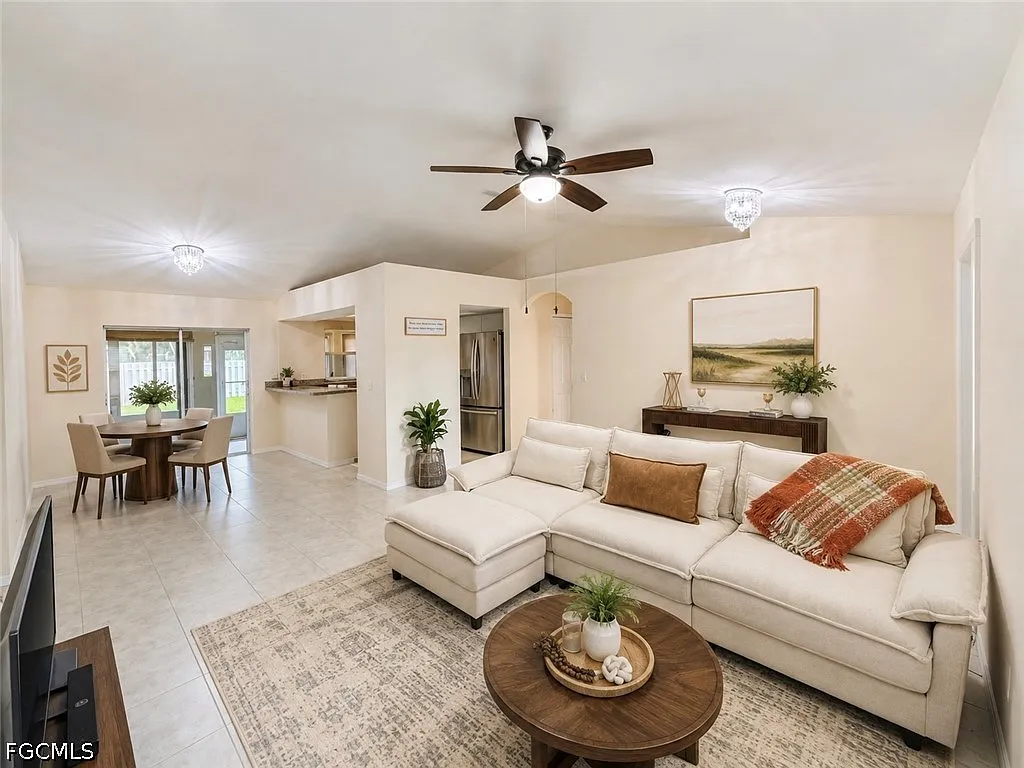 3 bed, 2.0 bath, 1426 sqft, $1,500 — Photo 2