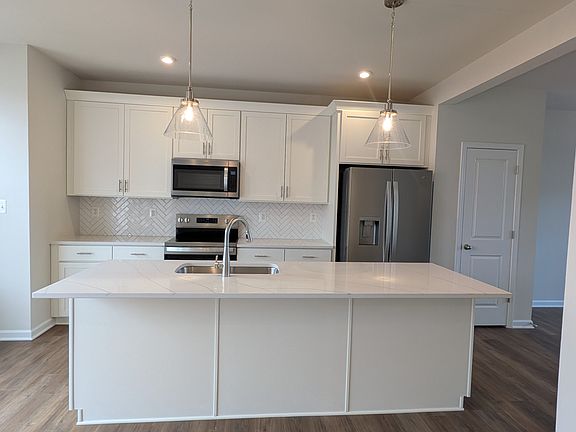4th image of 217 Monteith Dr