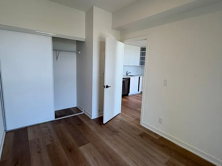 33 Erie Ave #1402 — Photo 7