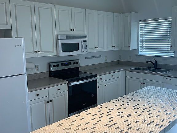 4th image of 401 Moss Creek Ln