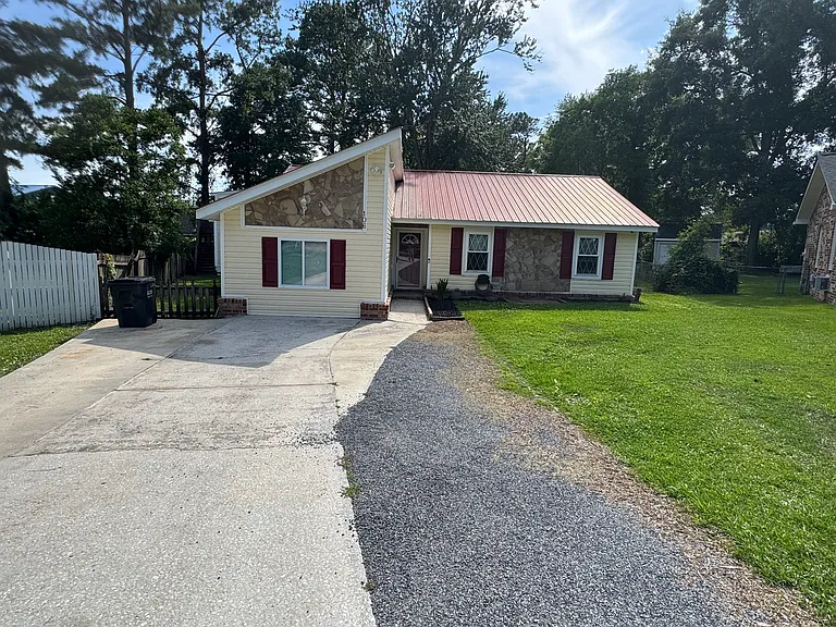 106 Cambell Ct — Photo 1