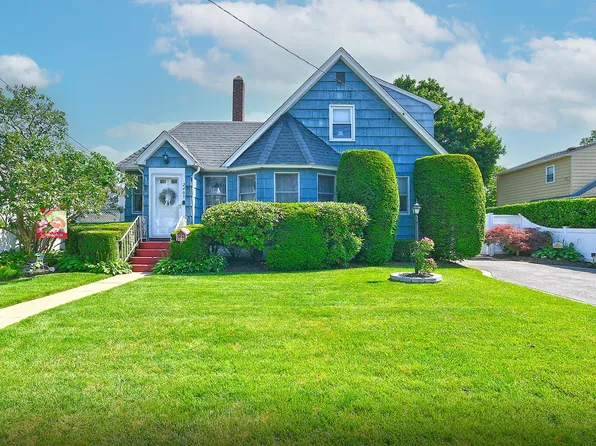 2405 Aberdeen Street, East Meadow, NY 11554