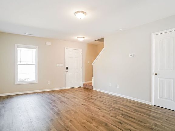 3rd image of 77 Longleaf Pine St