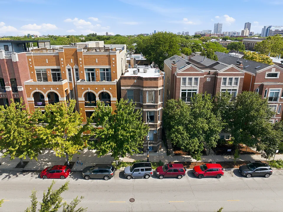 1128 W Diversey Pkwy #1R