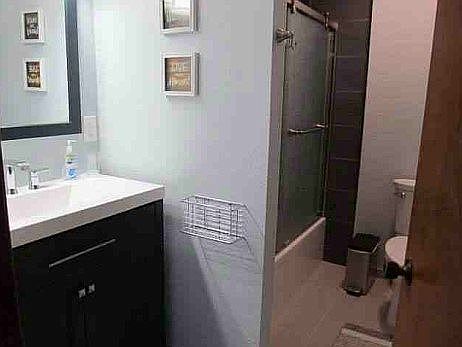 Bathroom 2 Tile Shower/Tub
