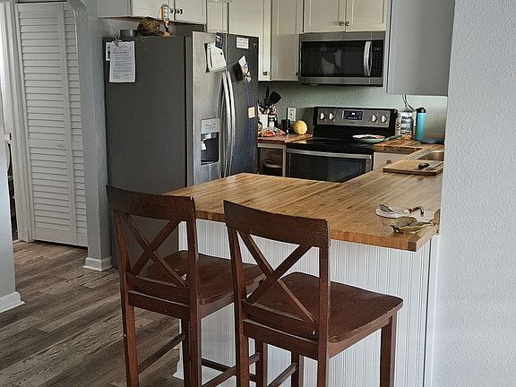 Apt B bar top/ kitchen