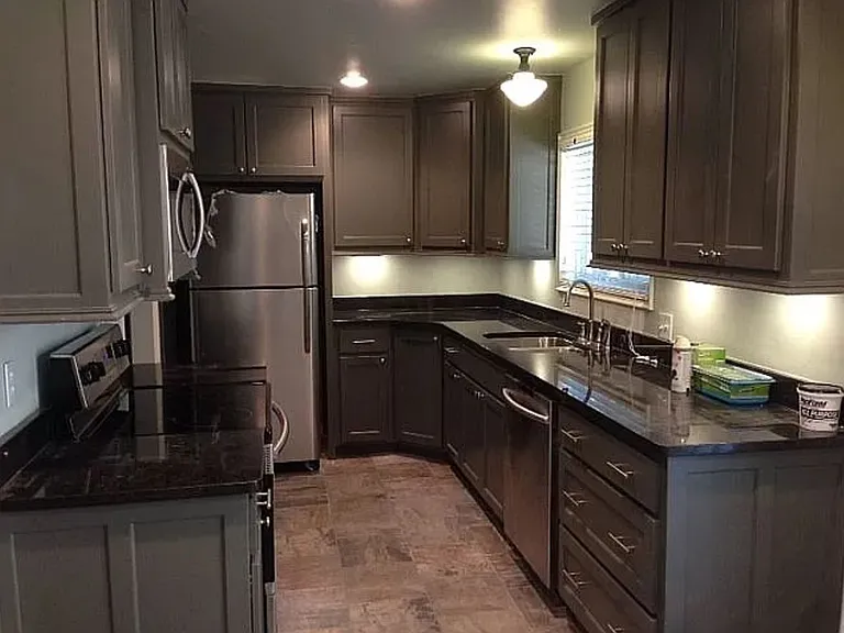 348 E Cleburn St — Photo 3