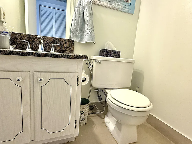 21 Newport B — Photo 10