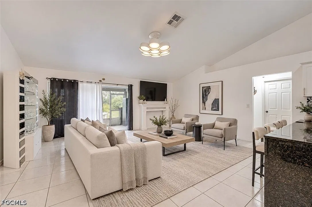 4 bed, 2.0 bath, 1837 sqft, $2,249 — Photo 3