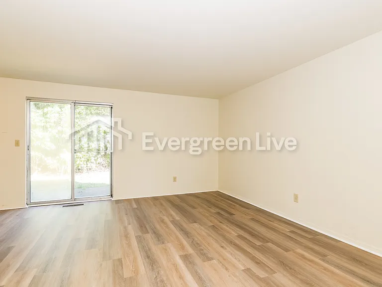 8027 Mount Hood Dr — Photo 9