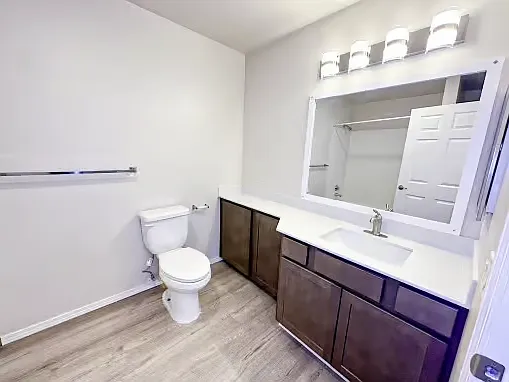 Colby Crest Apartments — Photo 7