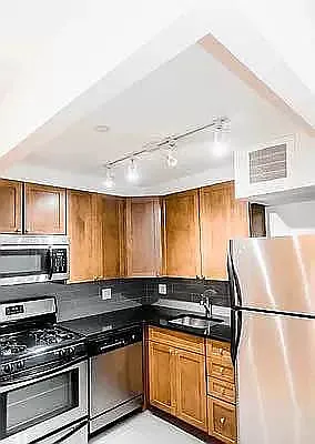 Rented by Metropolitan Property Group | media 17