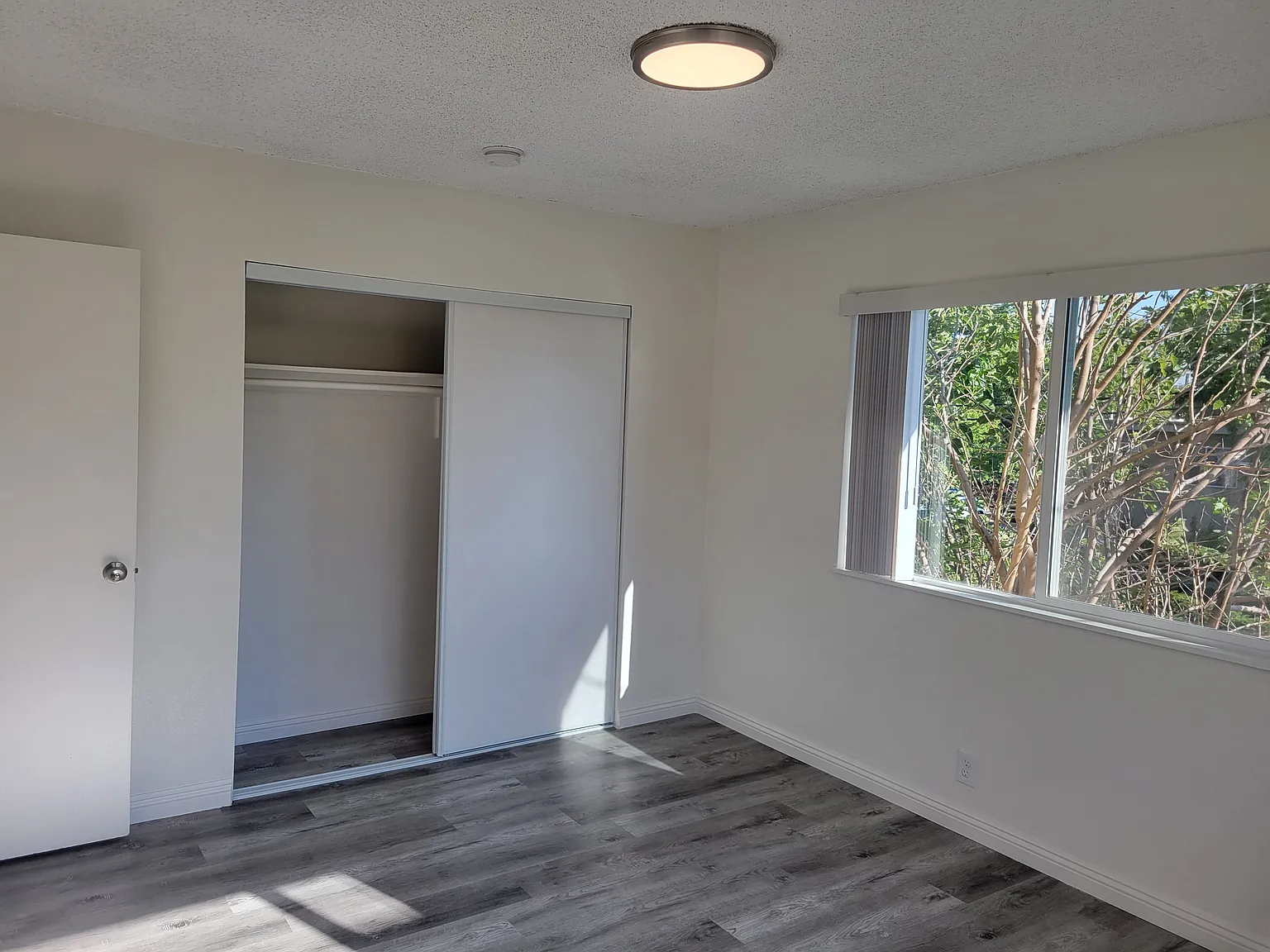 2 bed, 850 sqft, $2,300 — Photo 4