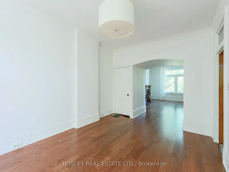 12 Meredith Cres #UPPER — Photo 25