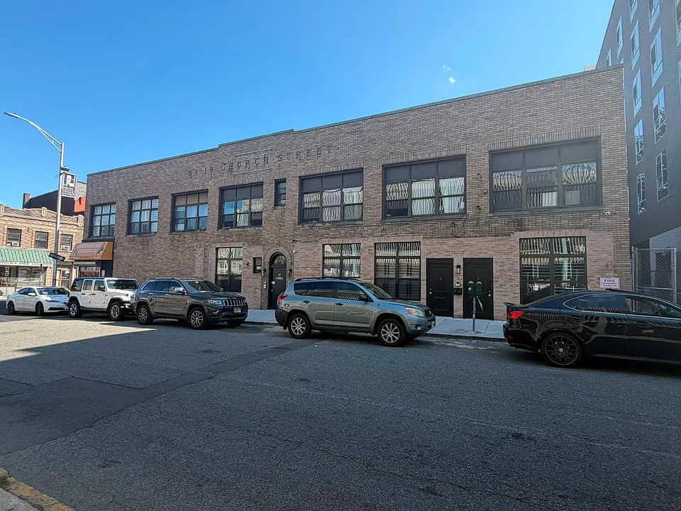 Building Photo 3