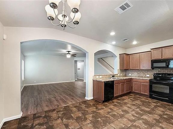 5th image of 749 Great Oaks Dr