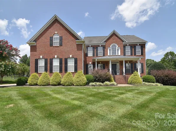 8341 Carly Ln W, Charlotte, NC 28227