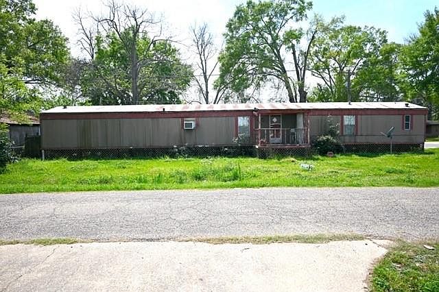 1st image of 807 Magnolia St