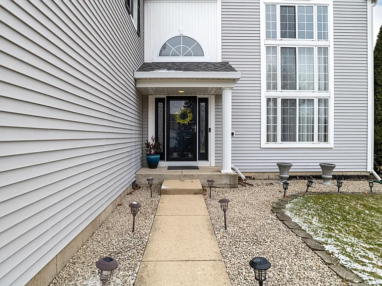 1675 Preston St — Photo 2