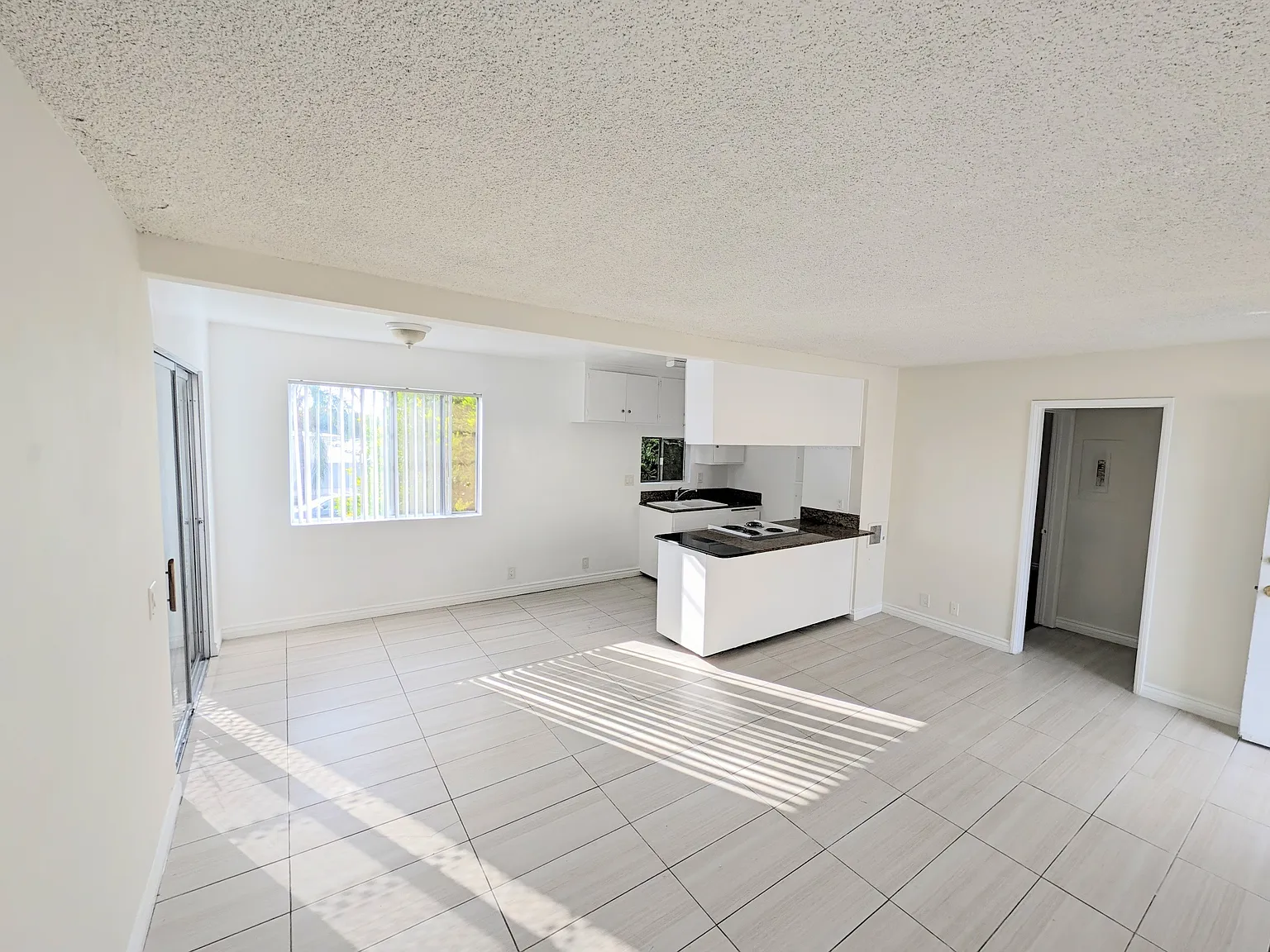 1 bed, 650 sqft, $1,825 — Photo 4
