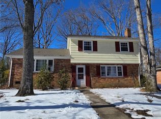 2032 Woodmont Dr, North Chesterfield, VA 23235