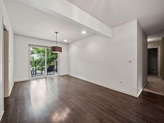 5th image of 550 Billingsgate Ct APT D-1