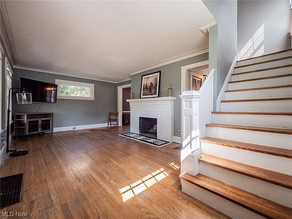 5th image of 19330 Laurel Ave