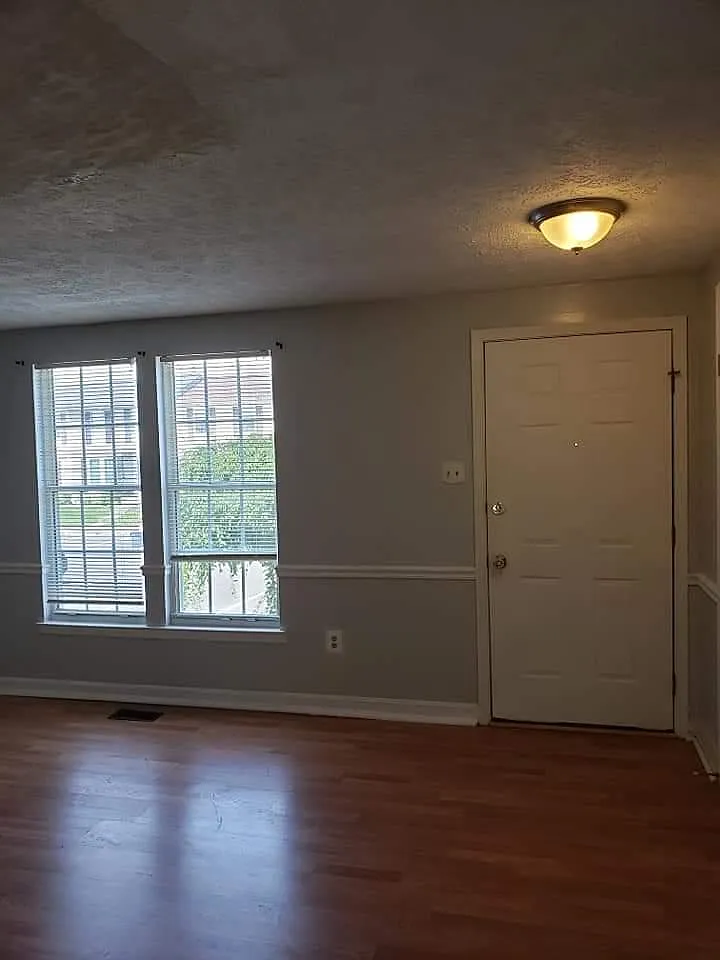 3 bed, 1.5 bath, 1620 sqft, $2,000 — Photo 3