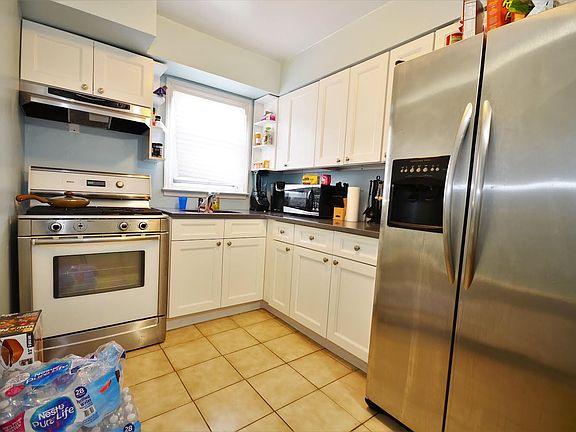 3rd image of 196 Saratoga Ave