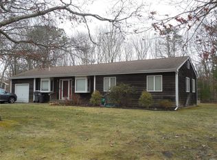 17 Wild Cherry Ln, East Quogue, NY 11942