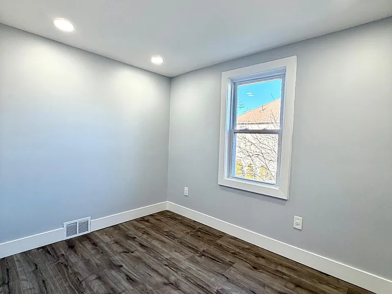 114 Sprague Ave — Photo 12