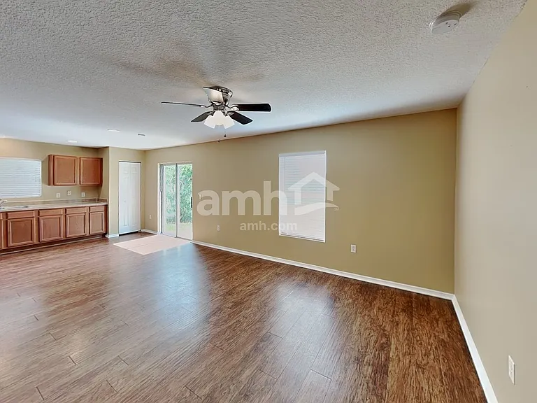 1733 Strathmore Cir — Photo 6