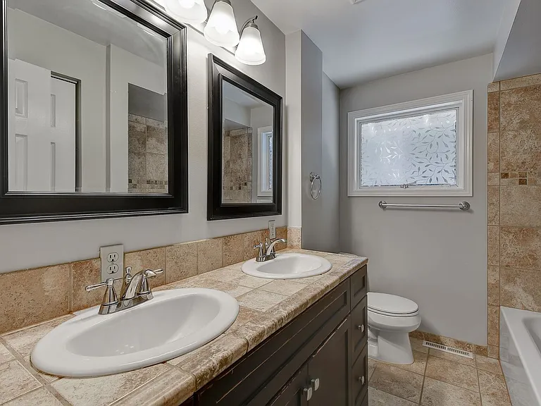10035 NE 28th Pl — Photo 14