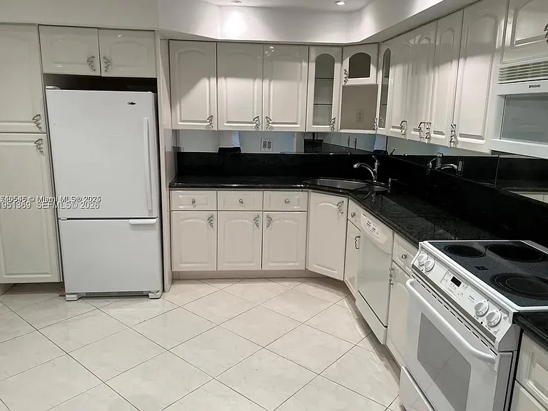 500 Three Islands Blvd #306 — Photo 4