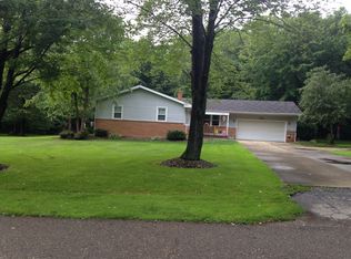 2445 Westview Dr, Cortland, OH 44410