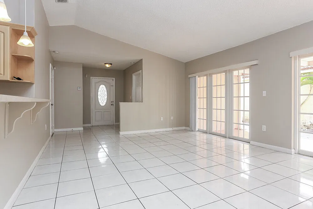 3 bed, 2.0 bath, 1367 sqft, $3,080 — Photo 4