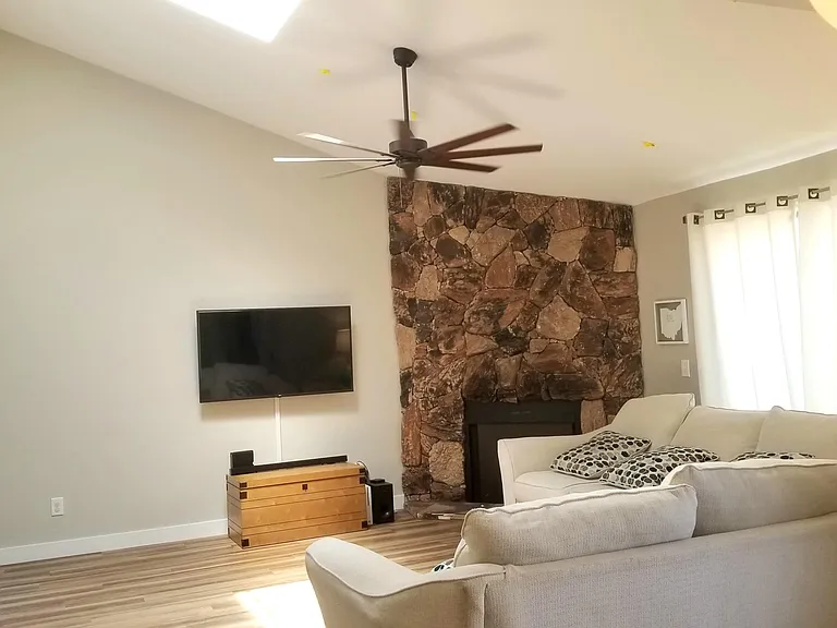 5080 Lambert Ln — Photo 3