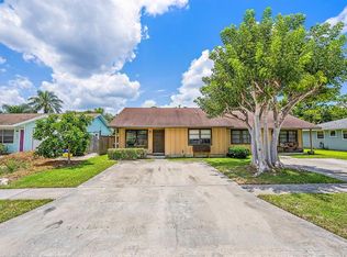 9055 E Highland Pines Dr, Palm Beach Gardens, FL 33418