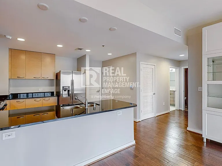1200 Main St #910 — Photo 11